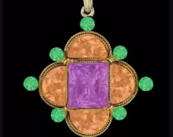 Custom pendant for Elin, cushion cut garnet, tsavorite side stones, fantas around the center