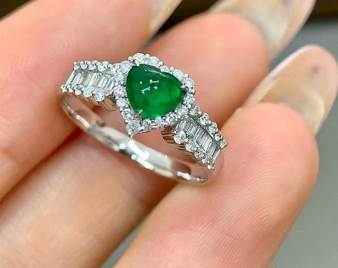 Unique cabochon heart emerald ring/Natural heart emerald engagement ring in 18k solid white gold with baguette diamond halo/Fine jewelry