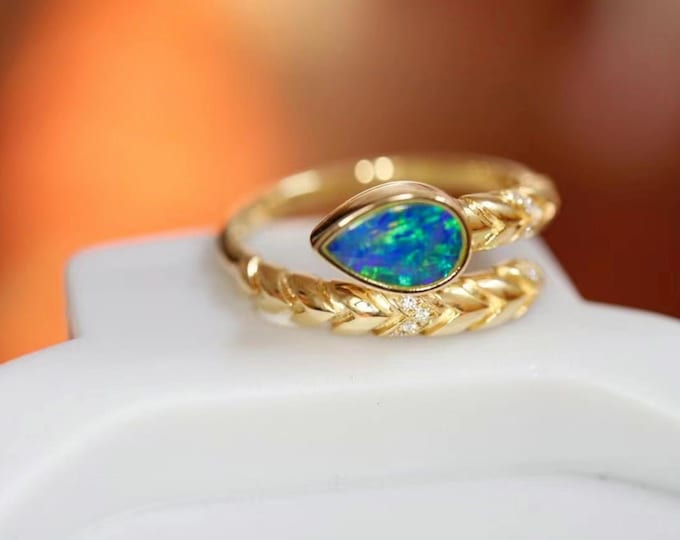 18k gold natural Pear Australian Opal with diamonds/Chain opal gold ring/Cluster opal ring/Real Australian opal ring/One piece stackable