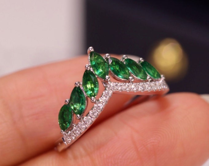 Chevron V curve real emerald band/Natural Zambia Emerald wedding band in 18k solid white gold & diamond/Vintage Real Emerald stackable band