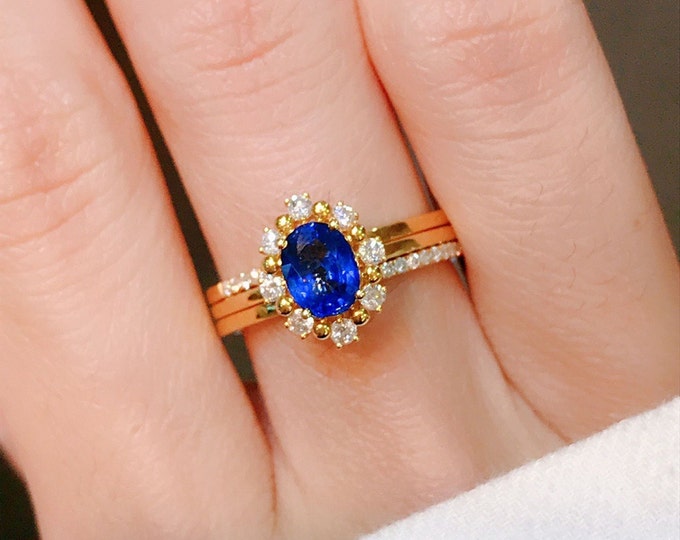 18k gold real royal blue sapphire engagement ring/Diamond halo blue sapphire wedding ring set/Unique Half eternity sapphire anniversary ring