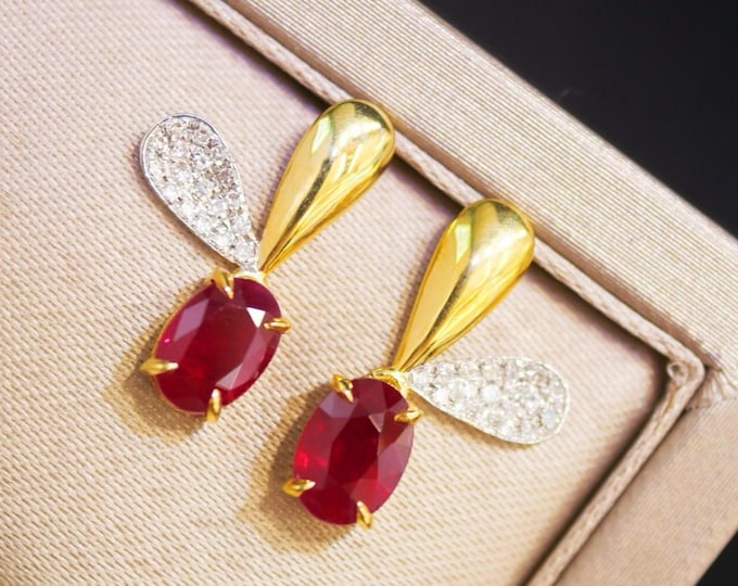 Pigeon Blood Ruby Flower Stud Earrings, 18K Gold Three Petal Floral Earrings, Oval Ruby Minimalist Everyday Jewelry Unique Ruby earrings