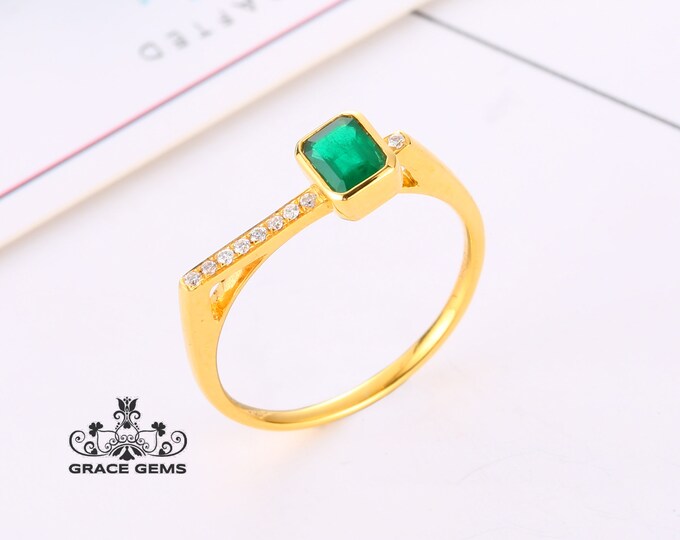 18k solid Gold Natural Emerald ring/Unique Designer Engagement Wedding Ring/Vintage Celtic promise/Anniversary Gift/best friend minimalist