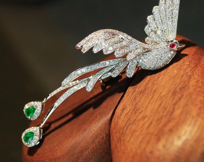 Luxury 18k White Gold Bird Brooch: Emerald & Diamond Animal Brooch/emerald luxury jewelry, gift for her emerald, fine gold emerald jewelry