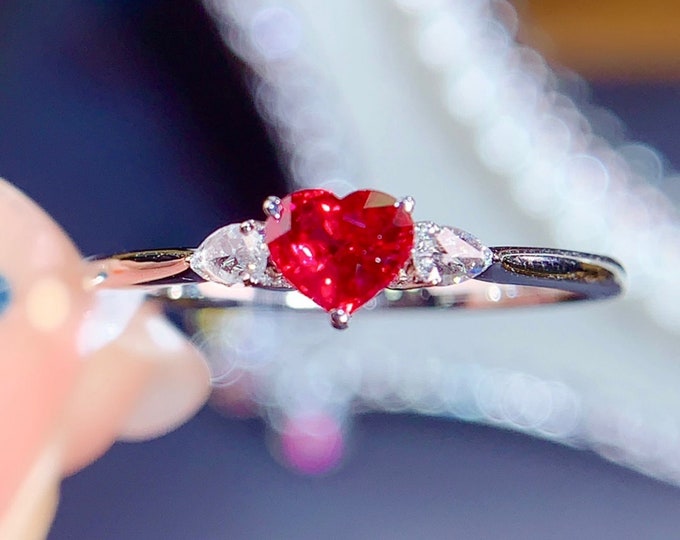 18k white gold heart ruby ring/Natural ruby ring/Minimalist natural heart ruby ring/ethical gems ring/Ruby engagement ring & diamond/Trend