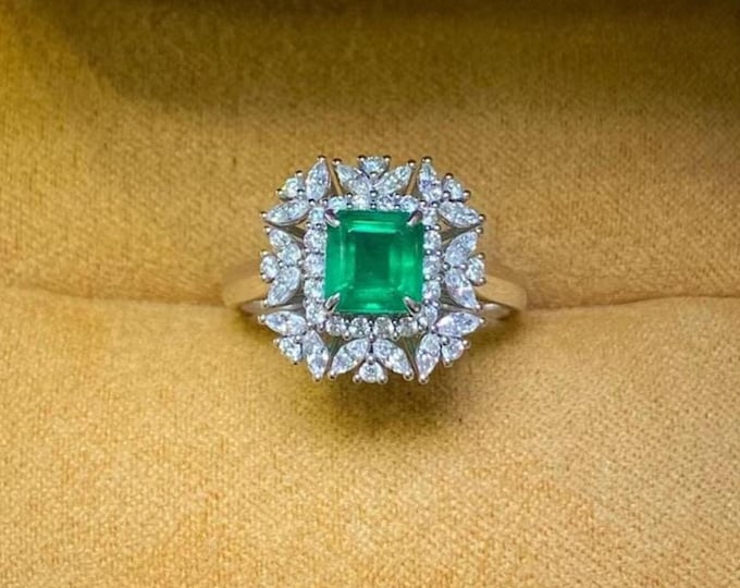18k white gold diamond natural emerald ring/Unique genuine authentic Emerald ring/Halo vintage emerald ring Handmade luxurious women jewelry