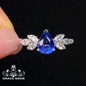 18k white gold royal blue sapphire ring/Natural blue sapphire engagement ring/Dainty sapphire ring/Modern sapphire ring/Art Deco sapphire