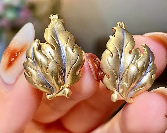 Unique 18k solid gold maple leave earrings/Nature inspired gold earrings/Art Deco trendy earrings/Handmade custom fine earrings/Leave studs