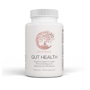 Pode incluir: Uma garrafa de suplemento branca com tampa de rosca. O rótulo apresenta o texto "Life & Earth" acima de "GUT HEALTH". Texto adicional indica que o produto apoia a saúde digestiva, promove a regularidade e equilibra o microbioma intestinal. A garrafa contém 60 cápsulas.