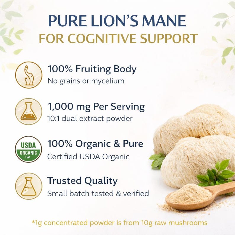 K&ouml;nnte beinhalten: Bild von Pure Lion's Mane zur kognitiven Unterst&uuml;tzung. Das Bild zeigt Text, der die wichtigsten Merkmale hervorhebt: 100 % Fruchtk&ouml;rper, 1.000 mg pro Portion, 100 % Bio & rein und vertrauensw&uuml;rdige Qualit&auml;t. Das Bild zeigt auch einen Holzl&ouml;ffel mit Pulver und mehrere L&ouml;wenm&auml;hnenpilze.