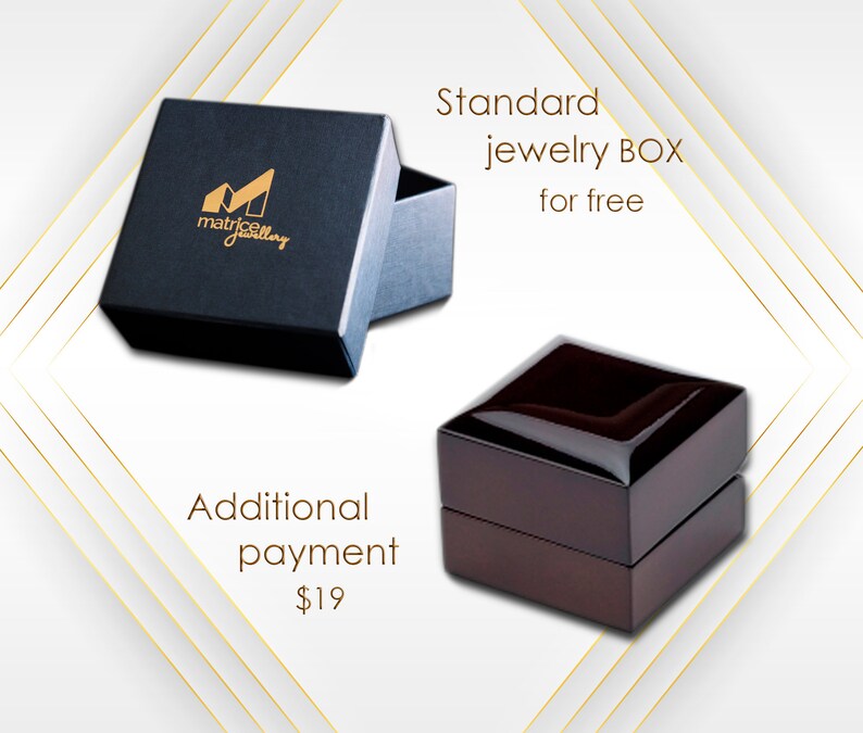 Puede incluir: Se muestran dos joyeros. Uno es negro con un logotipo dorado y el texto "matrice jewelry". El otro es una caja marr&oacute;n oscuro y brillante. El texto de la imagen dice "Standard jewelry BOX for free" y "Additional payment $19".