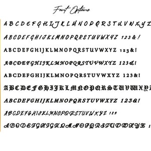 Puede incluir: Un fondo blanco muestra nueve opciones de fuente, cada una con un alfabeto de muestra y n&uacute;meros. Las fuentes incluyen Dear Joe, Freestyle, Gabriola, Monotype, Arabic, CyrillicGoth, Caxton, Rage Hent y Matilda. El texto "Font Options" est&aacute; en la parte superior.