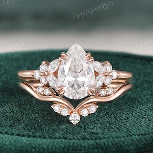 Birne Moissanite Verlobungsring Set 14K Rose Gold Tear Drop Diamant Ehering Set Cluater Brautring Set Twisted Band Jubiläumsring