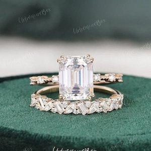 Unique Emerald Cut 2.5CT Moissanite Engagement Ring Set White Gold Dainty Ring Cluster Wedding Band Promise Ring Set Bridal Set Women