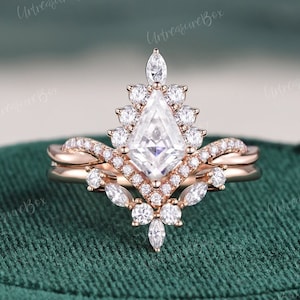 Vintage kite cut moissanite ring gold halo unique engagement ring set art deco curved twisted marquise diamond wedding ring set for women