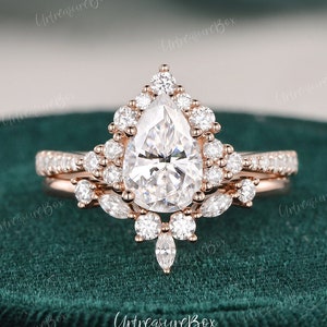 Moissanite Engagement Ring Set Rose Gold 1.5ct Pear Shaped Moissanite Bridal Set Women Diamond Cluster Wedding Set Unique Floral Halo Ring
