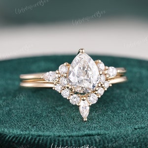 1ct Pear Lab Grown Diamond Engagement Ring Set Vintage Unique Yellow Gold Engagement Ring Women Marquise Cluster Diamond Wedding Bridal Ring