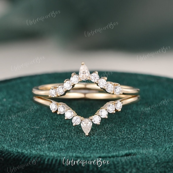 moissanite wedding bands curved