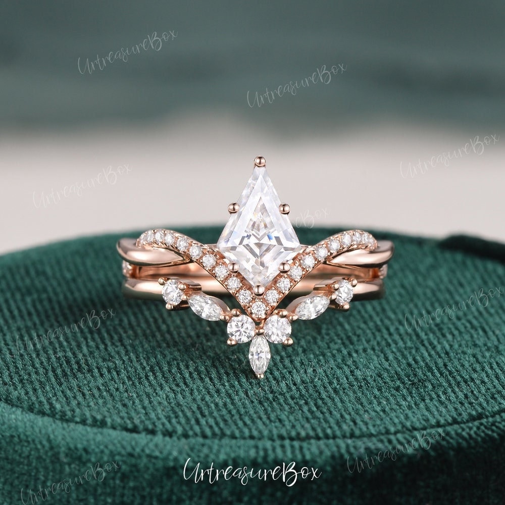 Vintage Kite Cut Moissanite Engagement Ring Set Rose Gold Unique Ring Set Art Deco Bridal Set Curved Marquise Twisted Wedding Ring Women