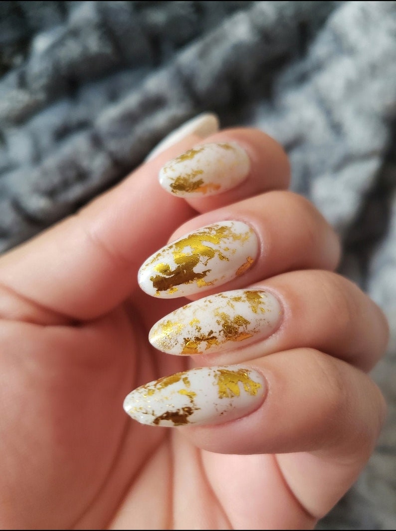Press on nails A touch of Gold image 0