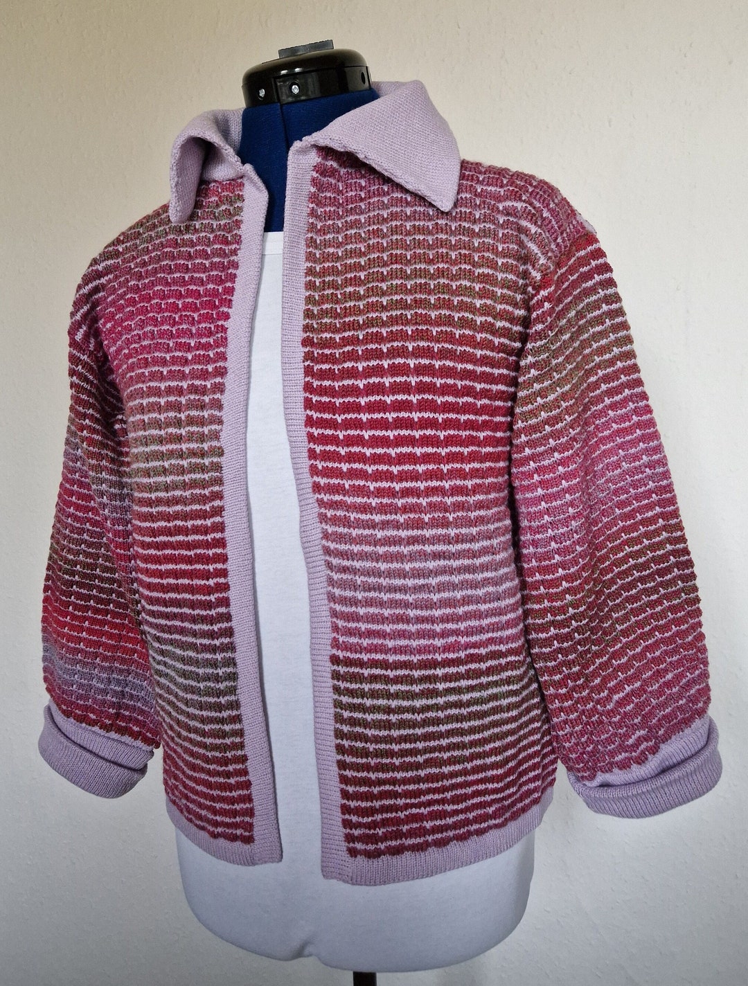 Buy Short Cardigan in a Colour Gradient in a Raised Stitch Pattern Made of  Virgin Wool and Merino Wool With a Collar in Lilac and Wine Red With