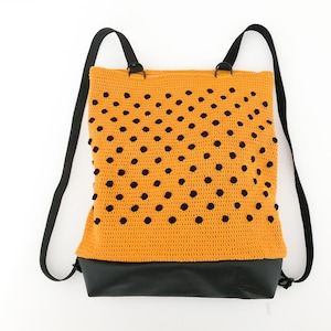 Blacky Dots Backpack Crochet Pattern - Spanish and English