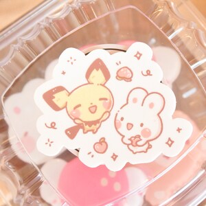 Autocollant en vinyle transparent Pichu x peachuu