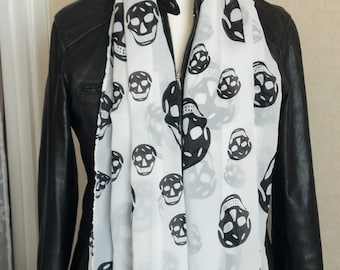Skull Scarf – Gothic Punk Fashion Accessory. Grey. Lightweight