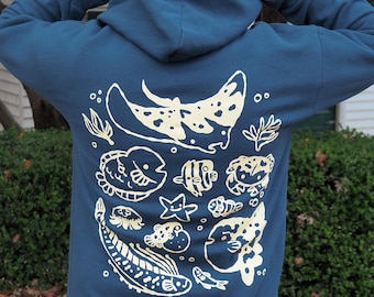 Sudadera con capucha de peces de acuario / Ilustración de naturaleza serigrafiada, polar, azul, crema