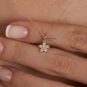 0.20 kt rond geslepen Moissaniet diamanten bloemenketting 14K gouden bloem bedel sierlijke bloem ketting minimalistische kleine bloem hanger cadeau voor haar
