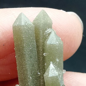 Hedenbergitkristall Grön kloritkvarts 2 gram kvarts Citronkvarts Citrongrön kloritkvartsprov Flera söta kristaller + Gratis gåva