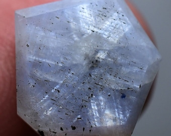 Safira trapiche 7,75CT Cristal de safira trapiche azul claro grande para exibição ou joia Safira trapiche com lapidação pentágono facetada Coríndon!