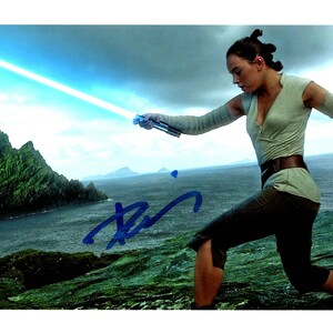Daisy Ridley autograph