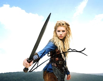 Katheryn Winnick Autograph Vikings