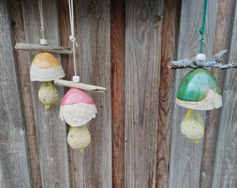 cloche de boulette, nourriture pour oiseaux, conservation de la nature