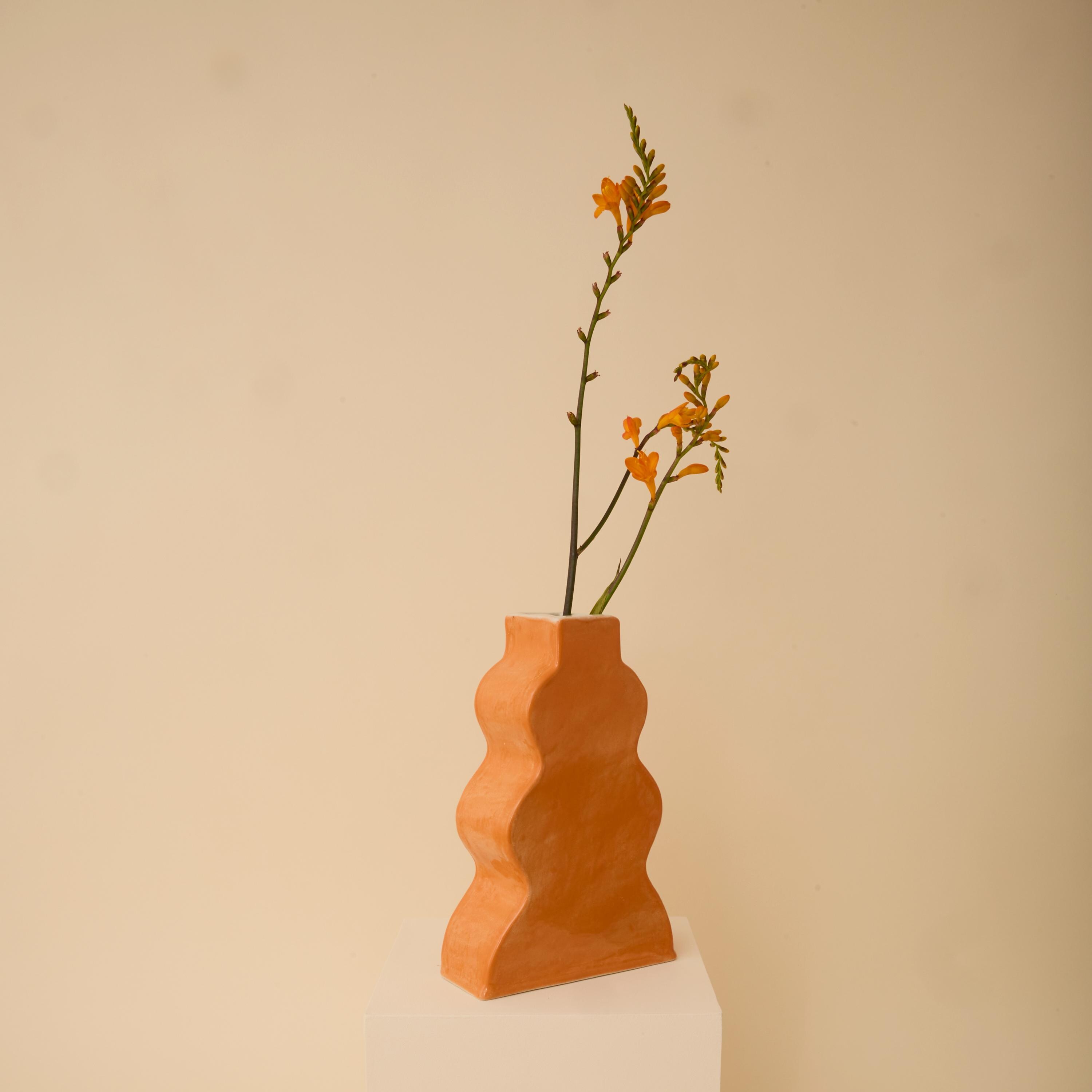 オレンジ色の手作り陶器の波型花瓶 - Etsy 日本