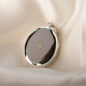 Queen Elizabeth Platinum Jubilee Locket: Sterling Silver Keepsake