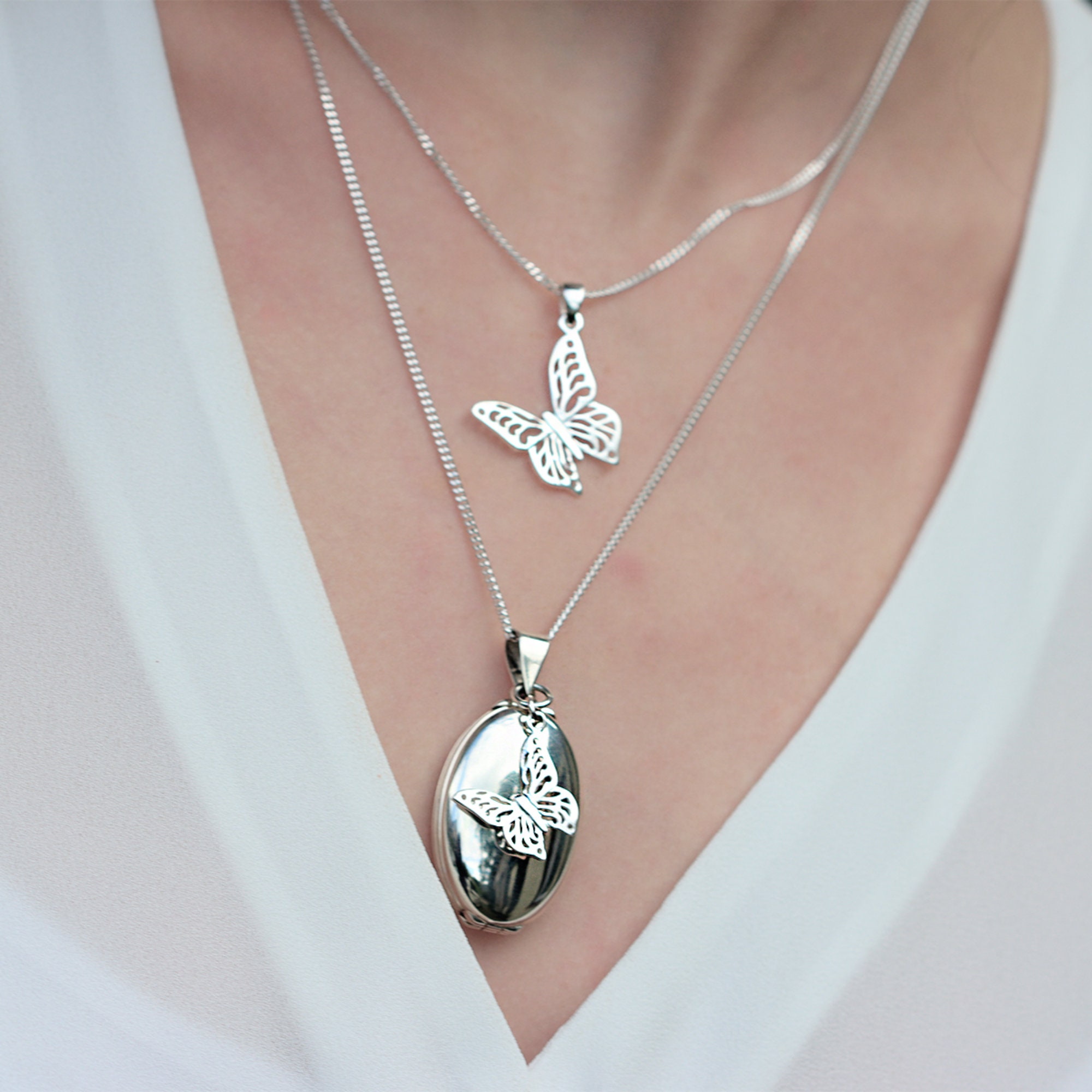 Collana a forma di farfalla. Argento o oro. Regalo per mamma, matrimonio, damigelle, bambini, anniversario, compleanno, Natale. - Italia