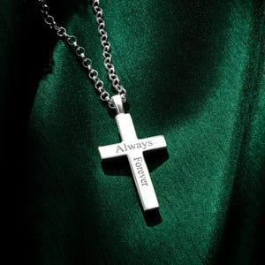 Collana con croce incisa in argento sterling personalizzata - Ciondolo a croce da uomo
