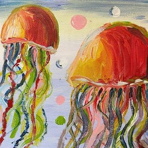 Może przedstawiać: Obraz akrylowy przedstawia dwie kolorowe meduzy unoszące się w niebieskim oceanie. Meduzy mają pomarańczowe i czerwone ciała w kształcie dzwonu z wleczonymi mackami w odcieniach zieleni, różu i fioletu. Różowe i białe bąbelki unoszą się w tle.