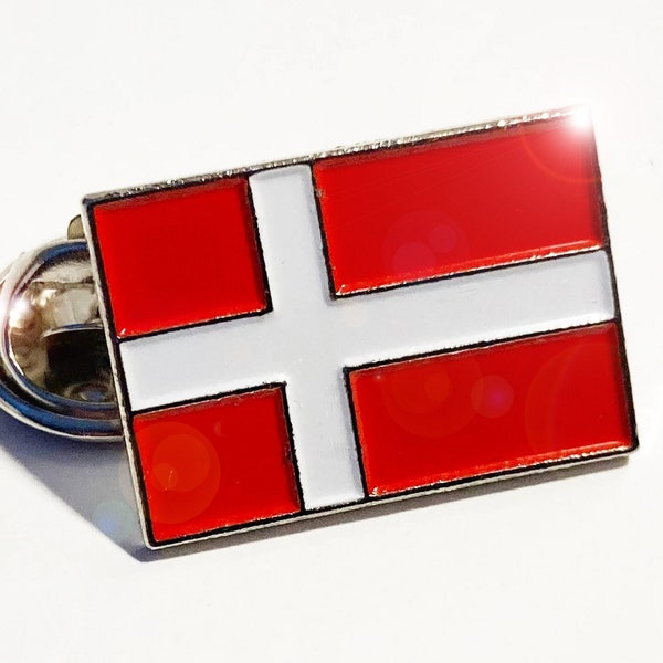 National Flag Of Denmark - Top Quality Enamel Pin Badge - (12mm x 20mm)