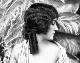 Ziegfeld Follies - Alice Wilkie Monochrome Photo Print 02 (Tamaño A4 - 210 x 297mm - 8.5" x 11.75")