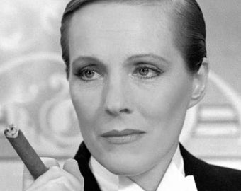 Julie Andrews Monochrome Photo Print 09 (A4 Size - 210 x 297mm - 8.5" x 11.75")