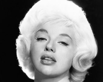 Diana Dors Monochrome Photo Print 10 (A4 Size - 210 x 297mm - 8.5" x 11.75")