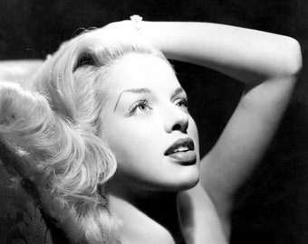 Diana Dors Monochrome Photo Print 01 (A4 Size - 210 x 297mm - 8.5" x 11.75")