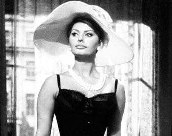 Sophia Loren Monochrome Photo Print 07 (A4 Size - 210 x 297mm - 8.5" x 11.75")