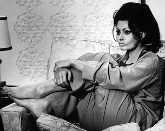 Sophia Loren Monochrome Photo Print 30 (A4 Size - 210 x 297mm - 8.5" x 11.75")