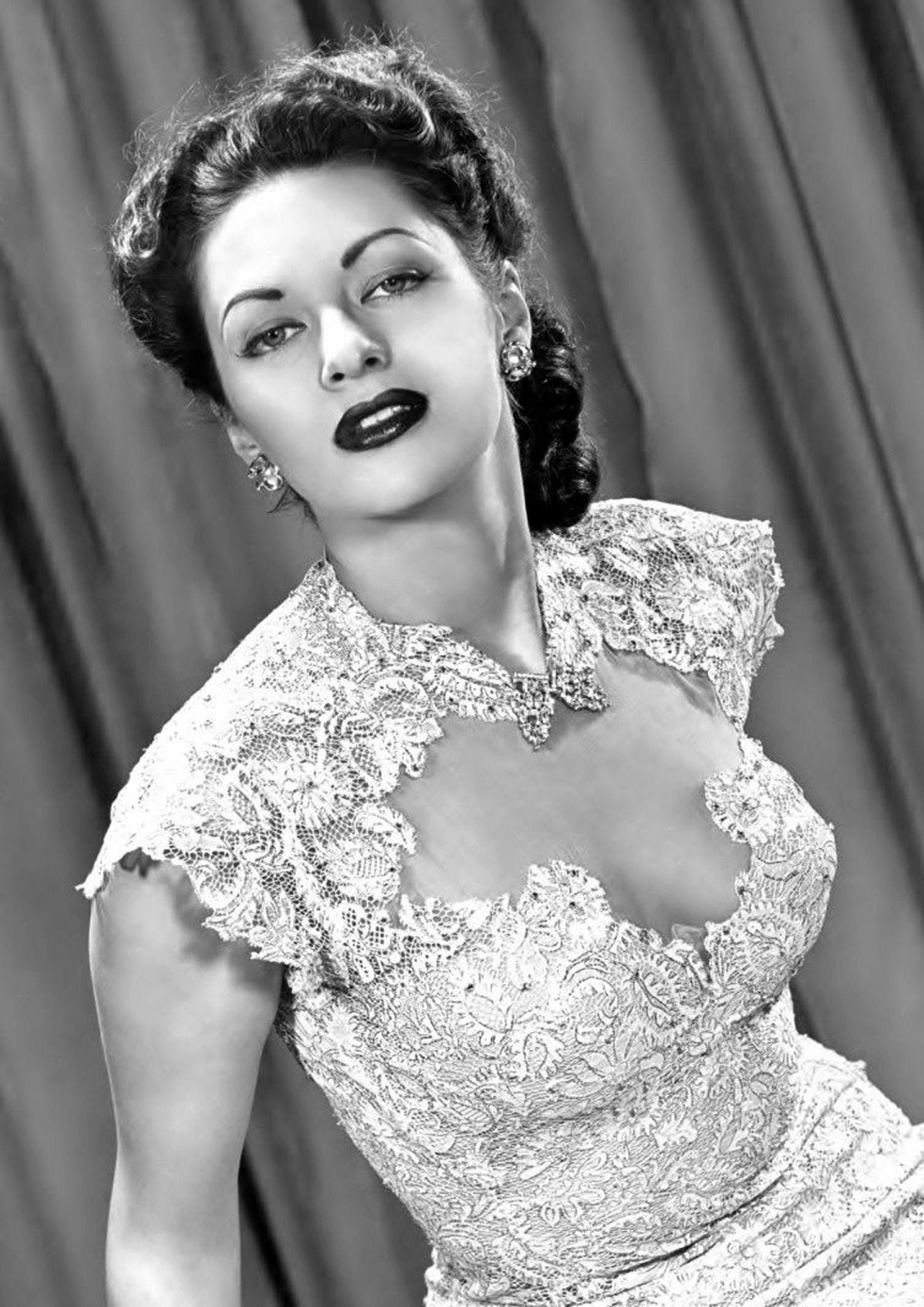 Yvonne De Carlo Monochrome Photo Print 21 A4 Size 210 x Etsy Yvonne De Carl...