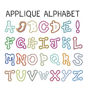 Op de afbeelding: Een kleurrijk applicatie-alfabet, met de letters A t/m Z, waarbij elke letter een unieke kleur en ontwerp heeft. De tekst "APPLIQUE ALPHABET" staat boven de letters.