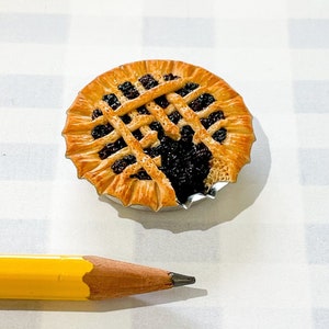 Miniature Blackberry Pie Magnet